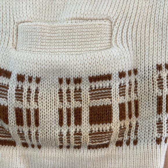 Vintage cream curling sweater - as is - Picture 9 of 10